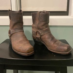 Women’s Frye Harness 8R Leather Boots